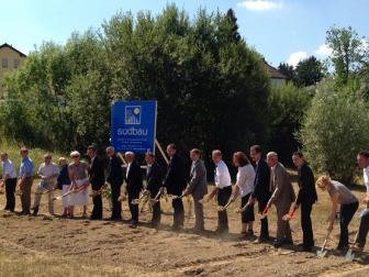 Spatenstich für Seniorenzentrum gefeiert