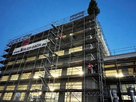 Ärztehaus neben der Rechbergklinik feiert das Richtfest